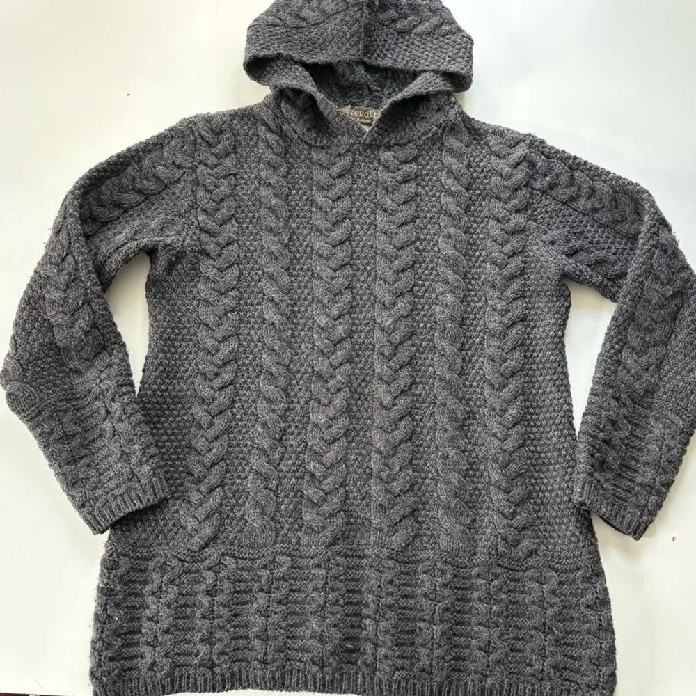 Inis Craft cable knit hoodie 100% merino wool
Medium